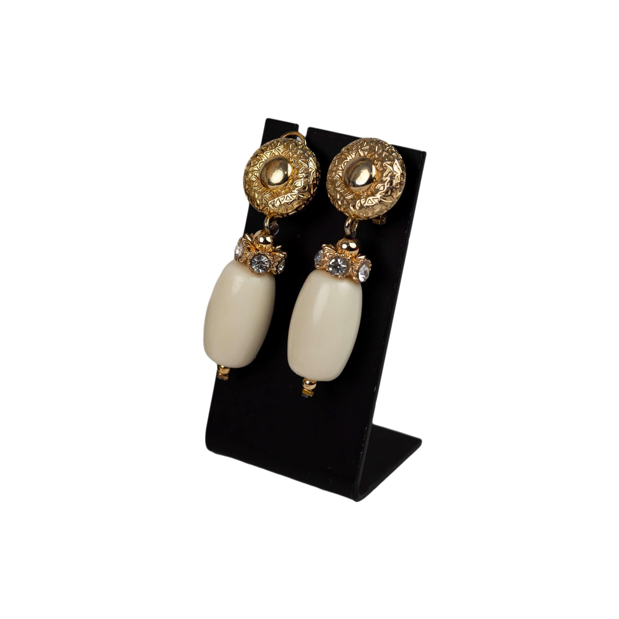 Ivory & Gold Elegance: Double-Strand Statement Jewelry Set