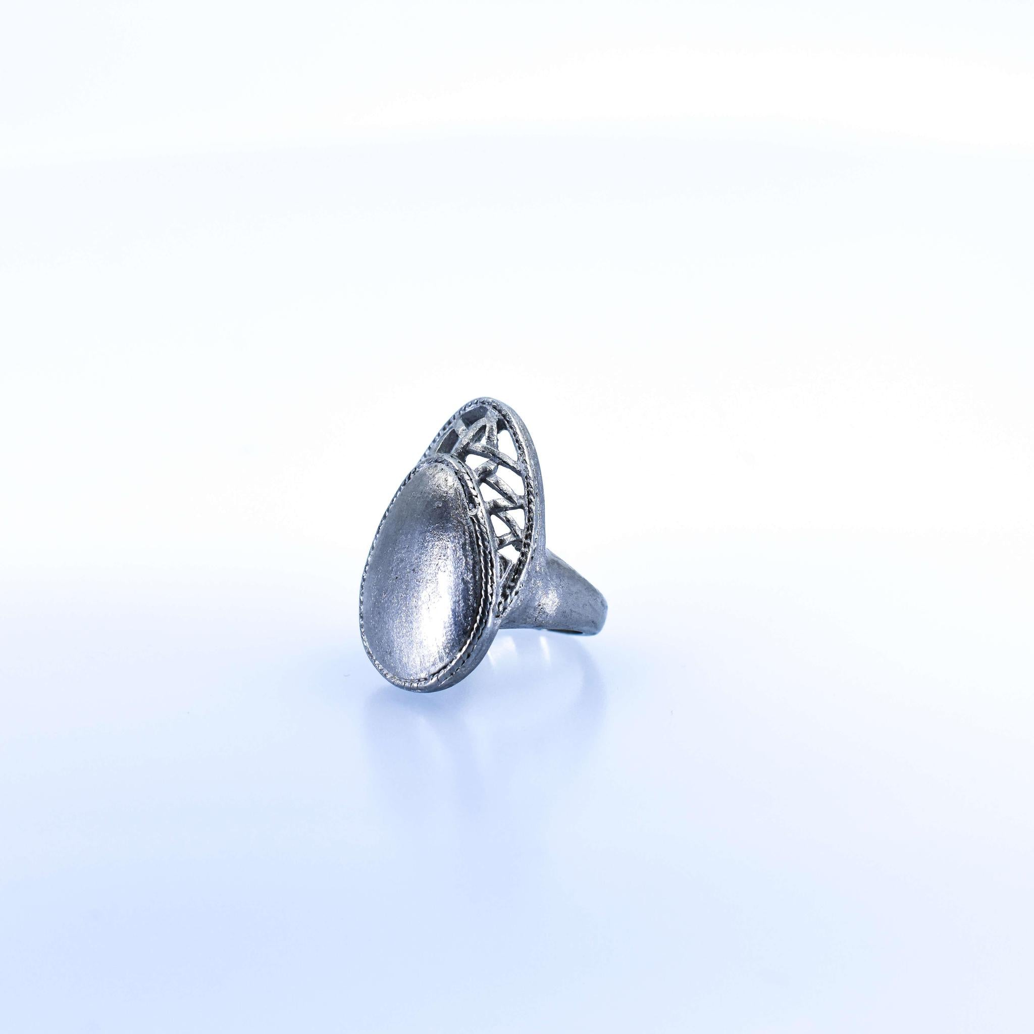 Women’s Oval Silver Ring